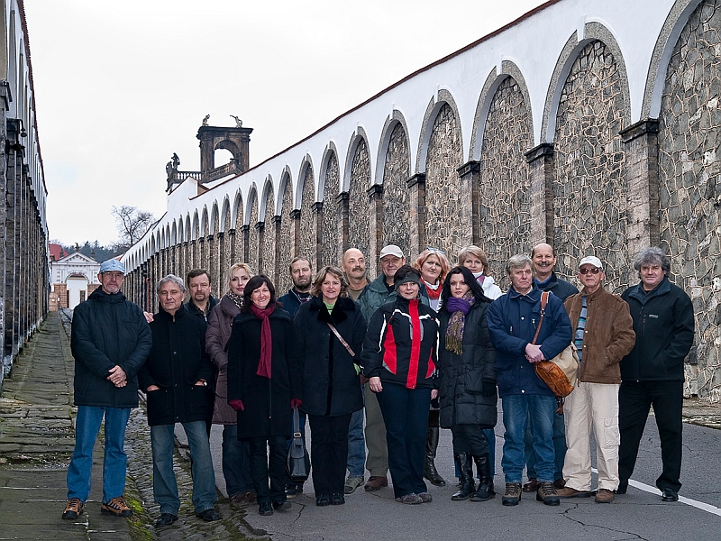 STO z ledu ven - skupinov� foto